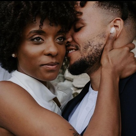 Intimate image of Tavior Mowry and his wife Zandya Fitzegarald.